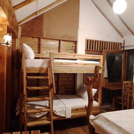 אלה Lamiaceae Wood Cabin מראה חיצוני תמונה