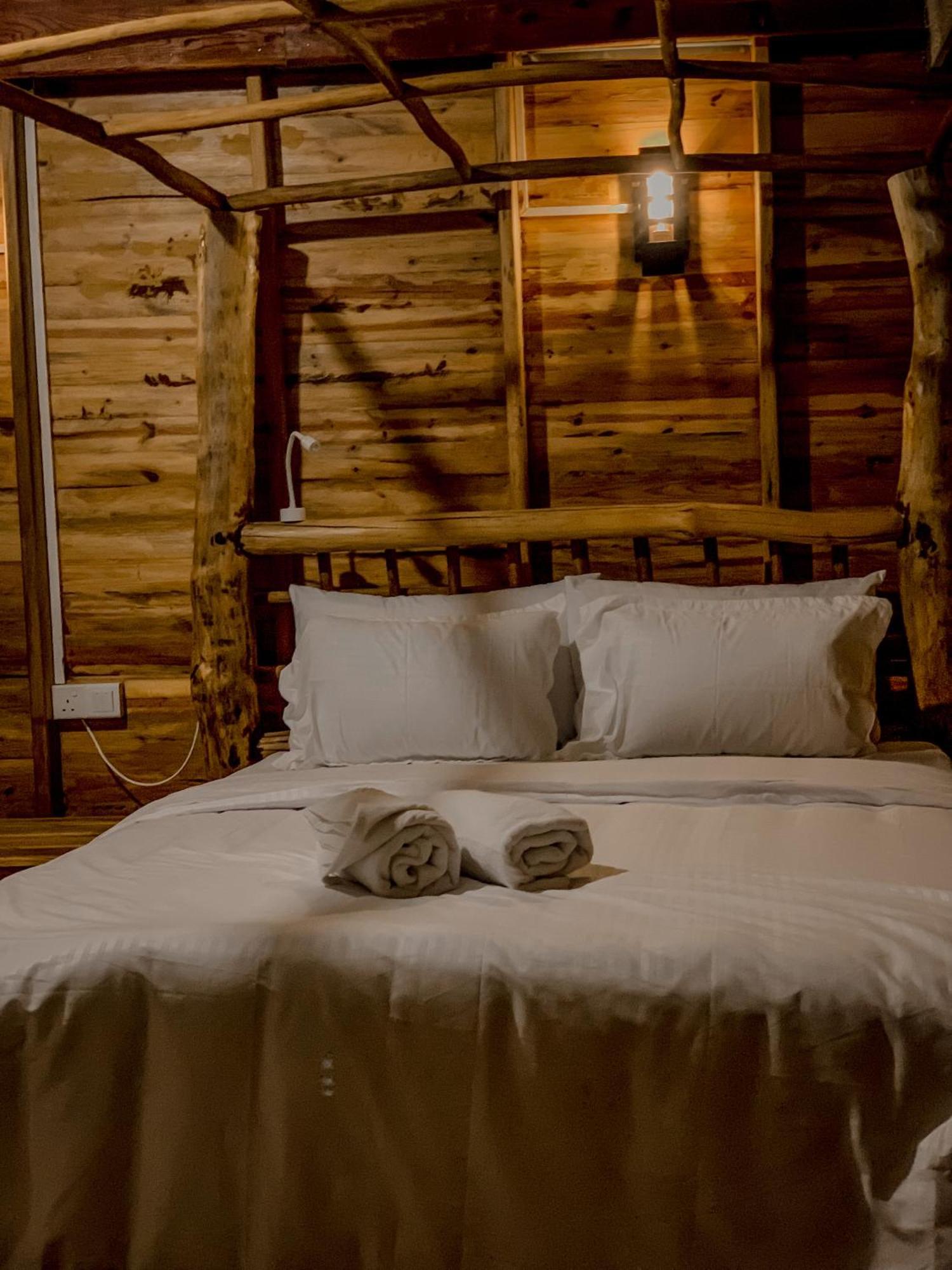 אלה Lamiaceae Wood Cabin מראה חיצוני תמונה