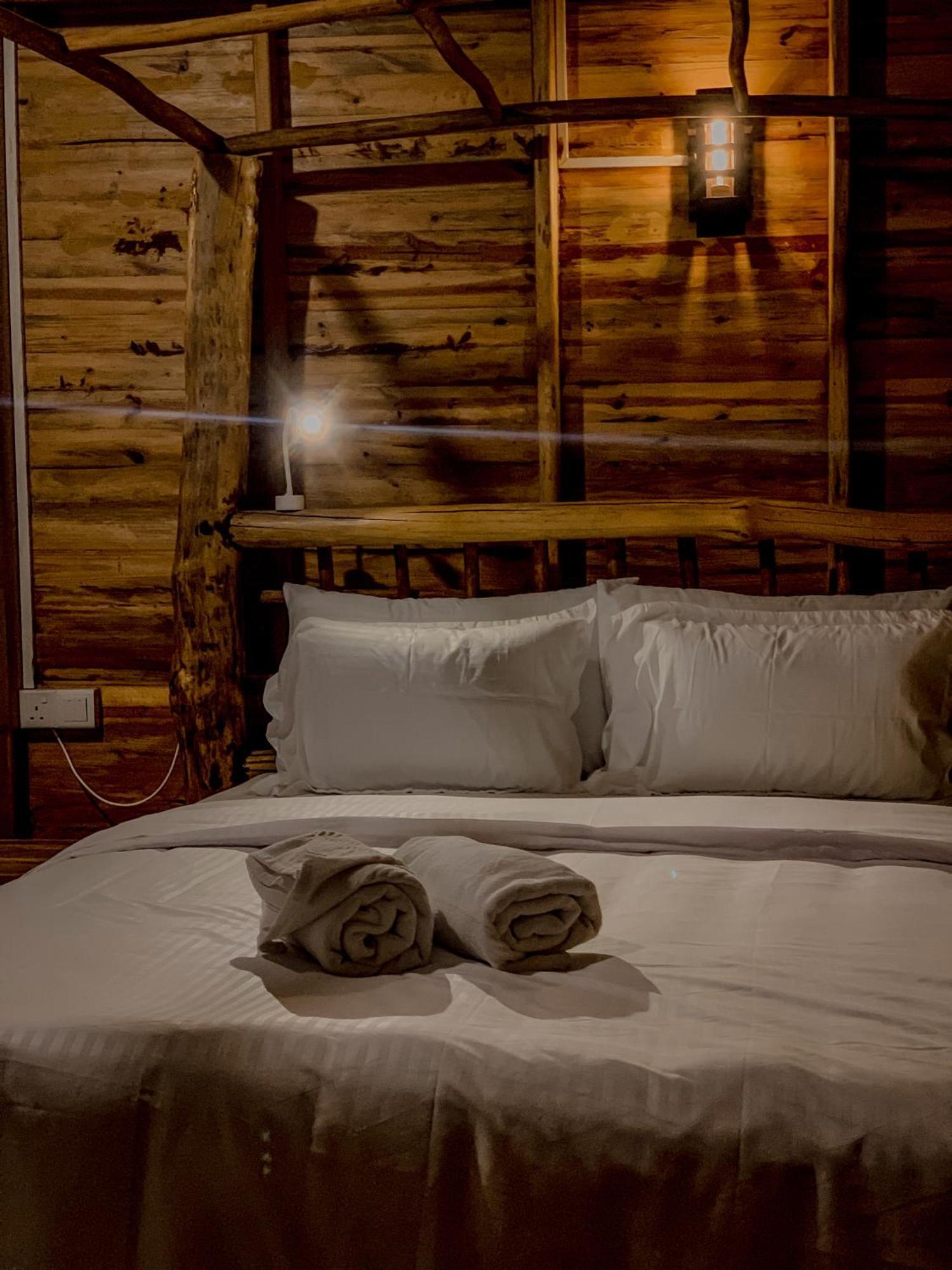 אלה Lamiaceae Wood Cabin מראה חיצוני תמונה