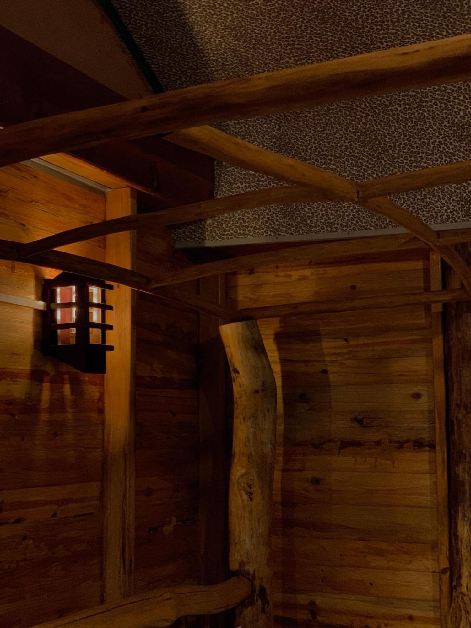 אלה Lamiaceae Wood Cabin מראה חיצוני תמונה