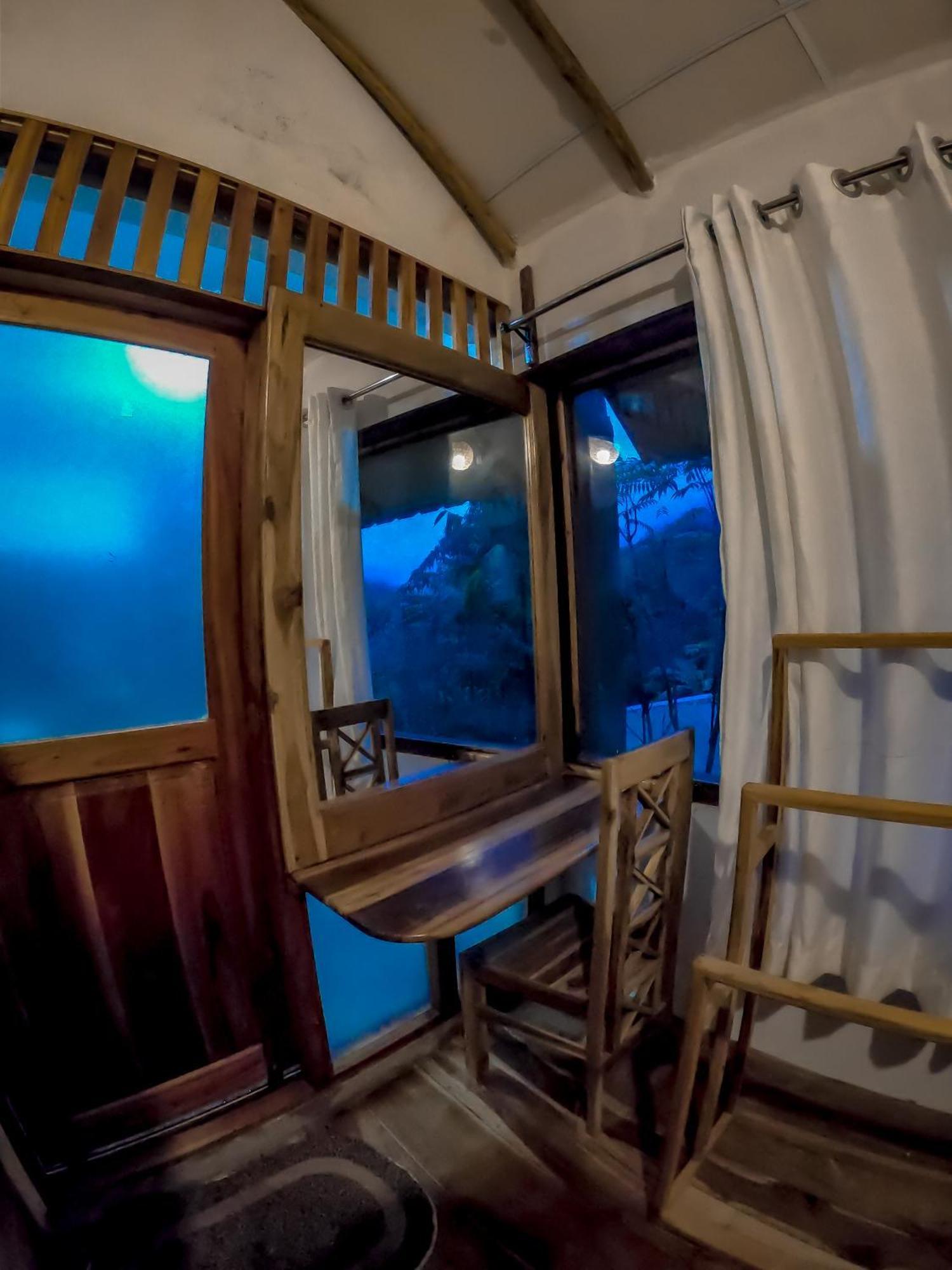אלה Lamiaceae Wood Cabin מראה חיצוני תמונה