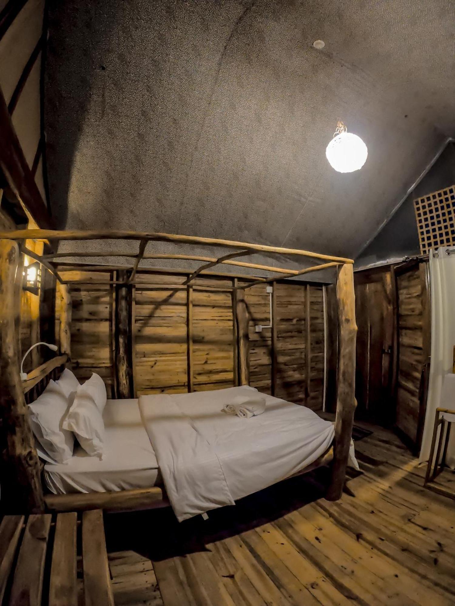 אלה Lamiaceae Wood Cabin מראה חיצוני תמונה