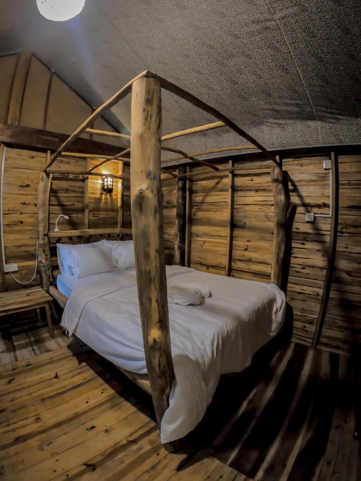 אלה Lamiaceae Wood Cabin מראה חיצוני תמונה