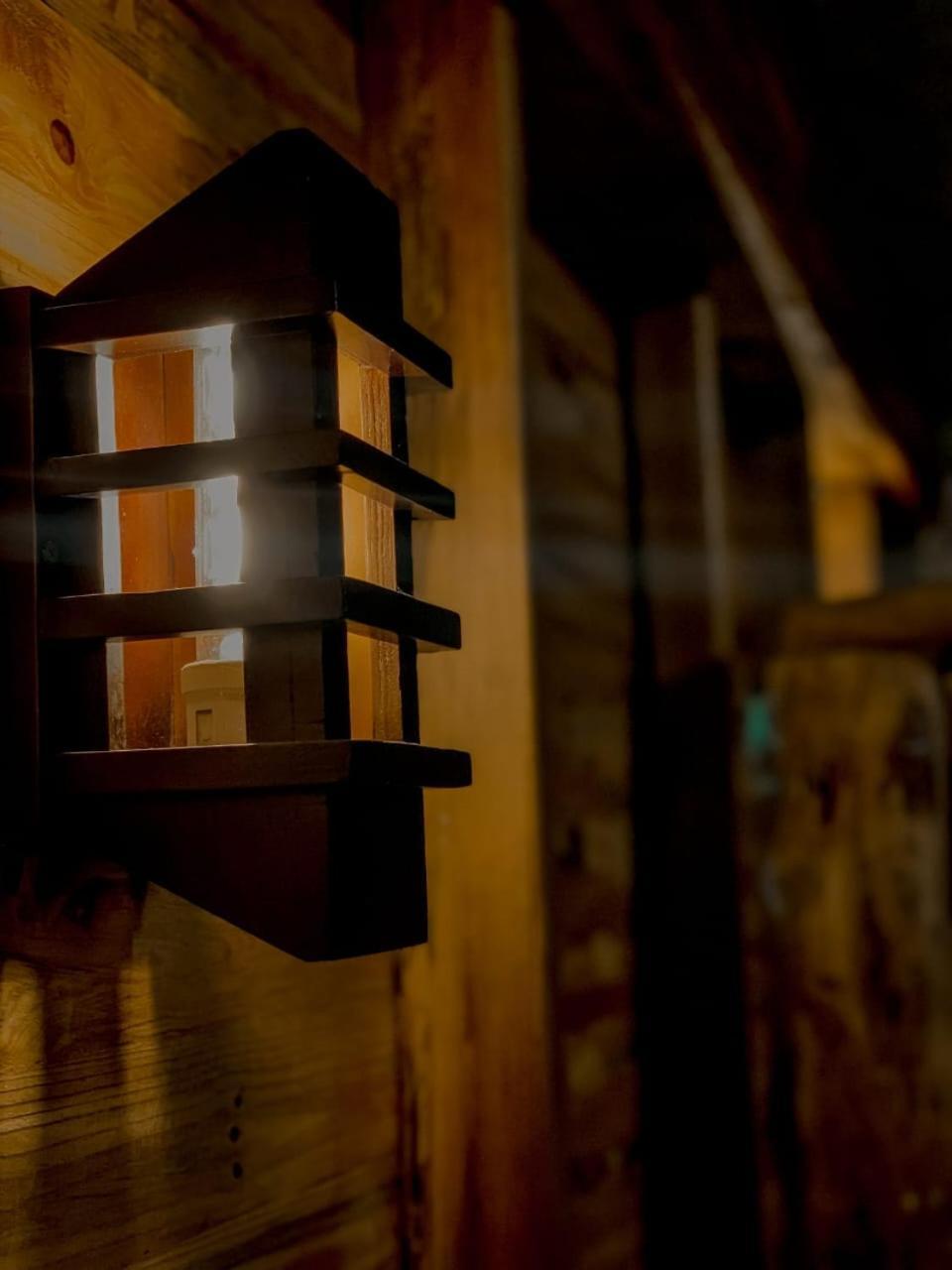 אלה Lamiaceae Wood Cabin מראה חיצוני תמונה