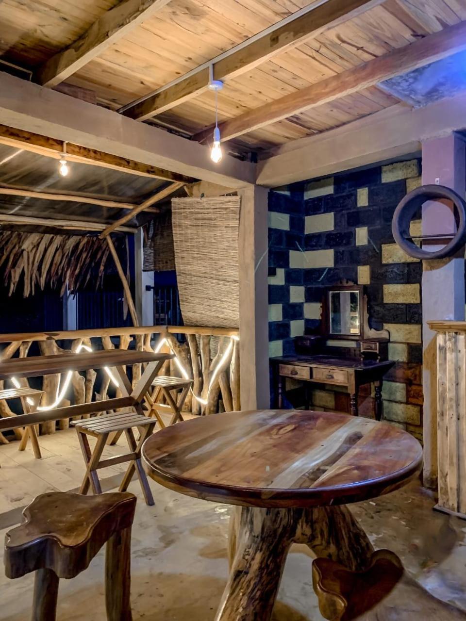 אלה Lamiaceae Wood Cabin מראה חיצוני תמונה