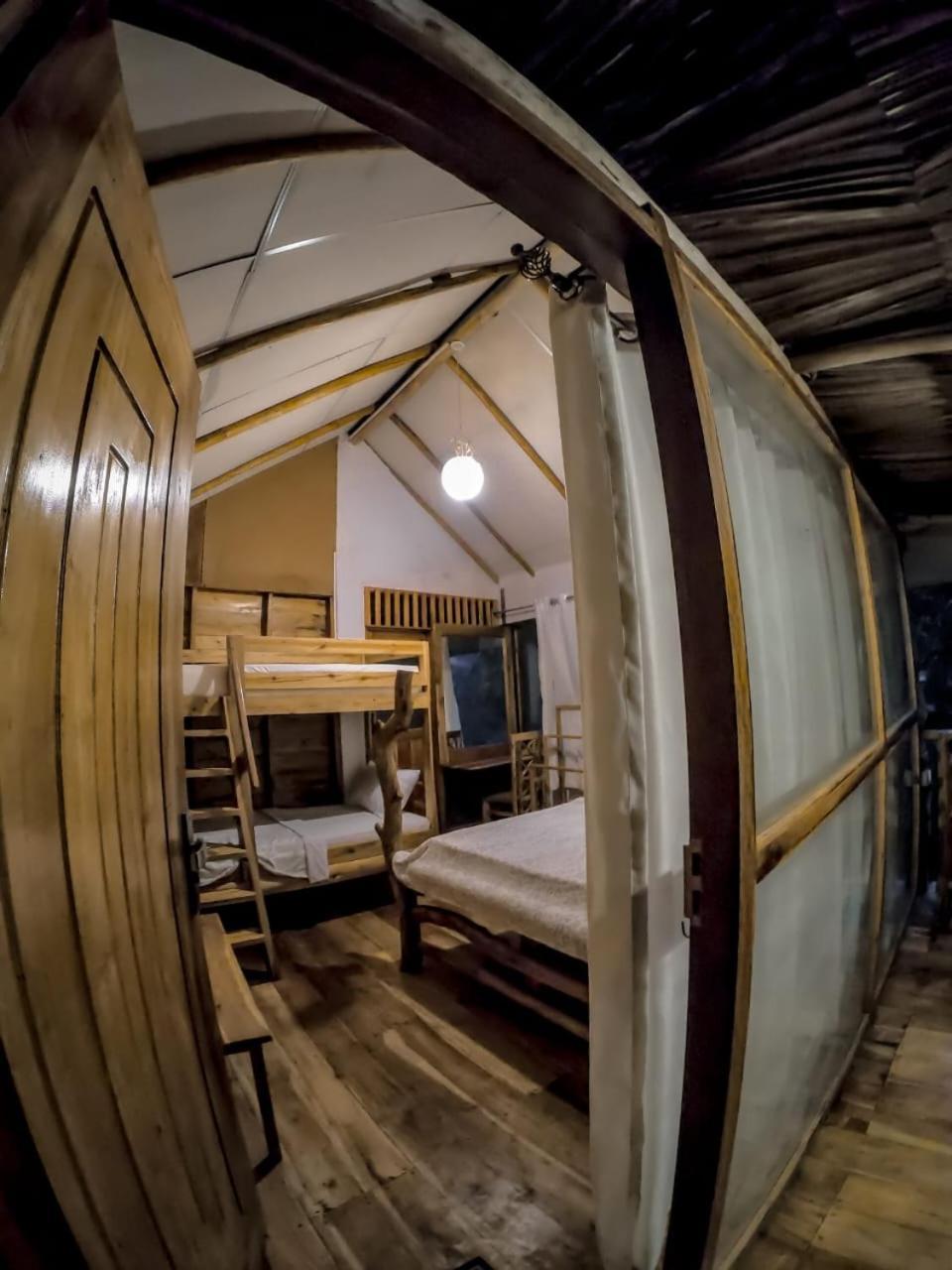 אלה Lamiaceae Wood Cabin מראה חיצוני תמונה